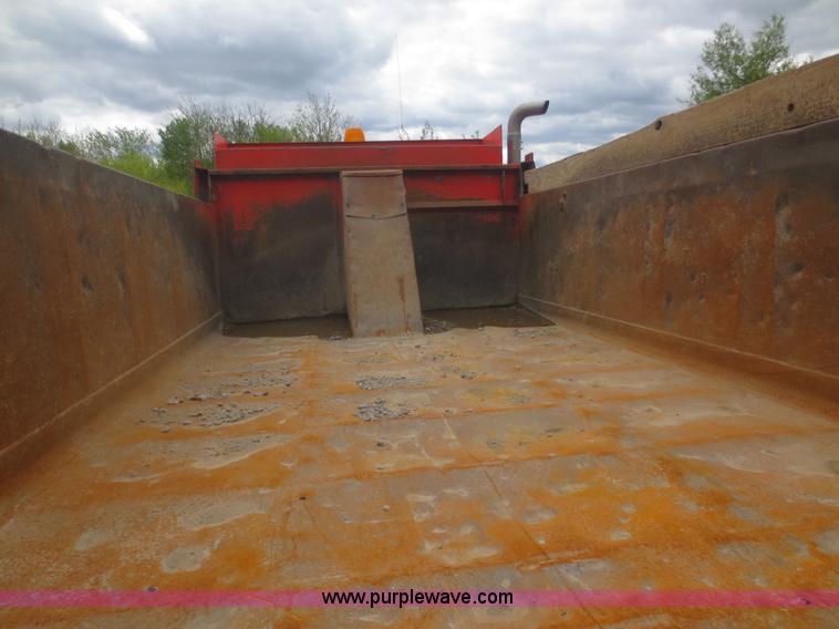 image for item F6927 1991 International 4900 dump truck