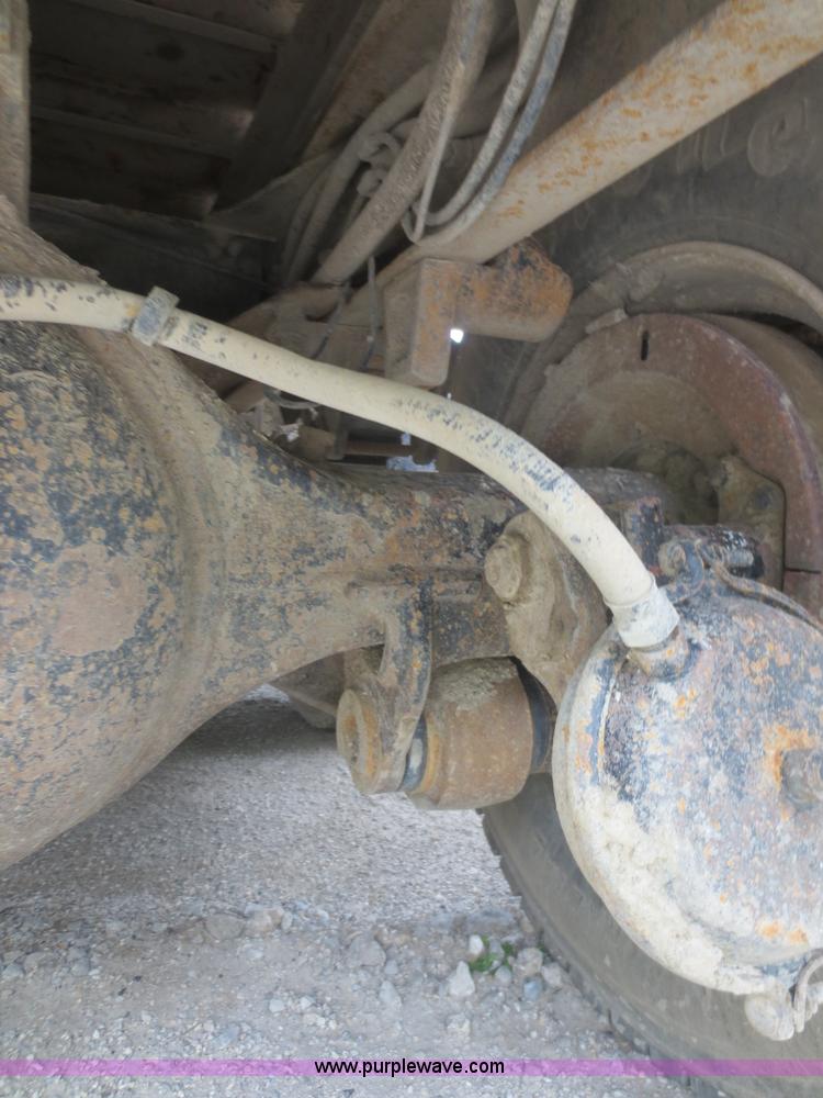 image for item F6927 1991 International 4900 dump truck