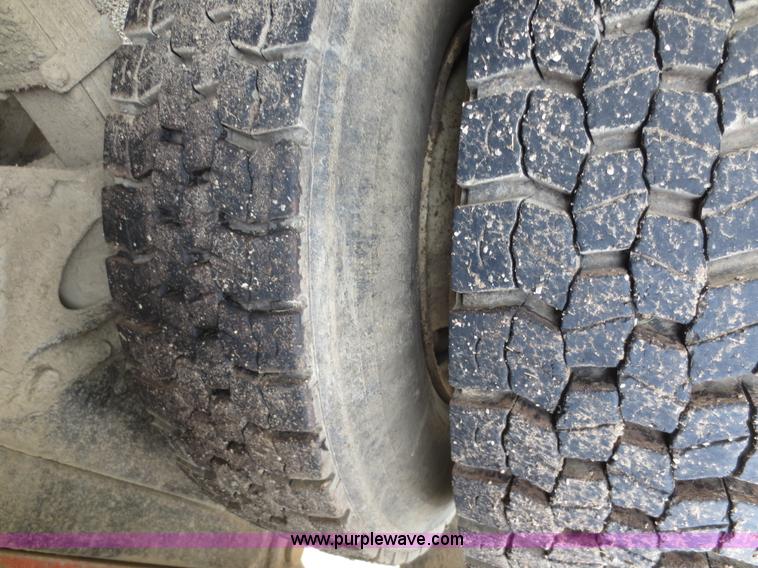 image for item F6927 1991 International 4900 dump truck