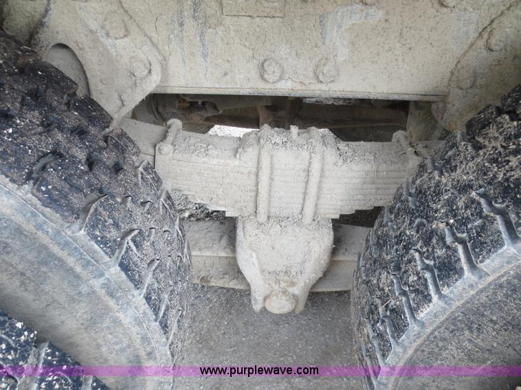 image for item F6927 1991 International 4900 dump truck