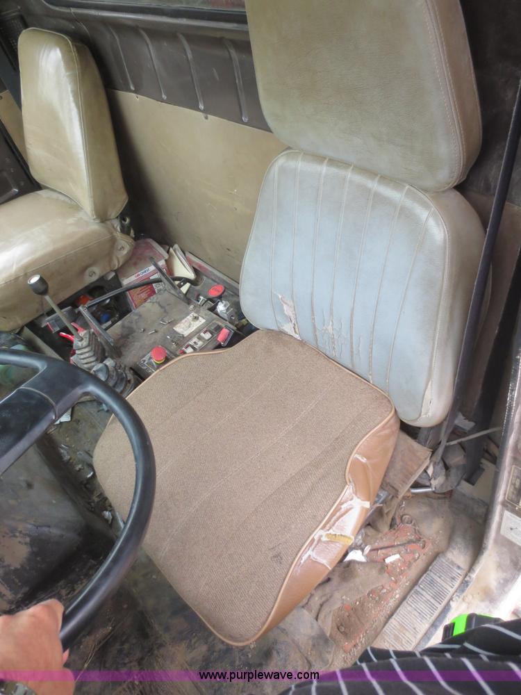 image for item F6927 1991 International 4900 dump truck