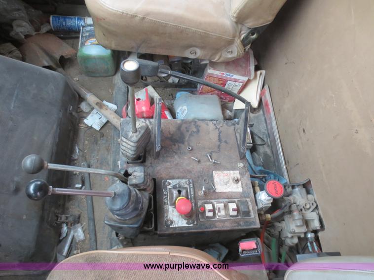 image for item F6927 1991 International 4900 dump truck