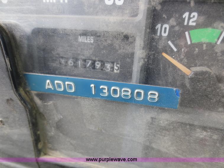 image for item F6927 1991 International 4900 dump truck