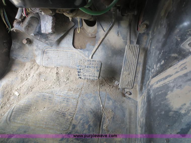 image for item F6927 1991 International 4900 dump truck