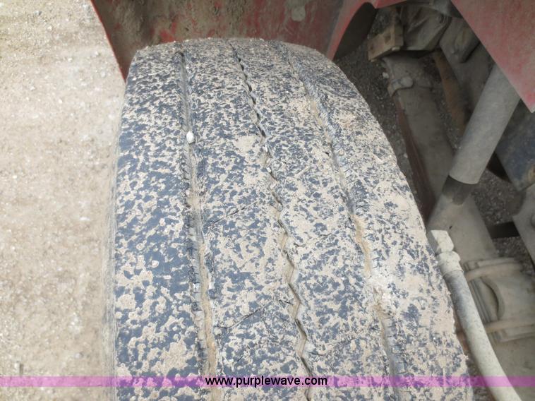 image for item F6927 1991 International 4900 dump truck