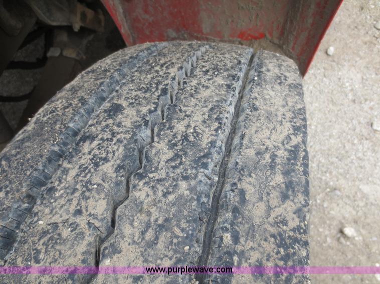 image for item F6927 1991 International 4900 dump truck