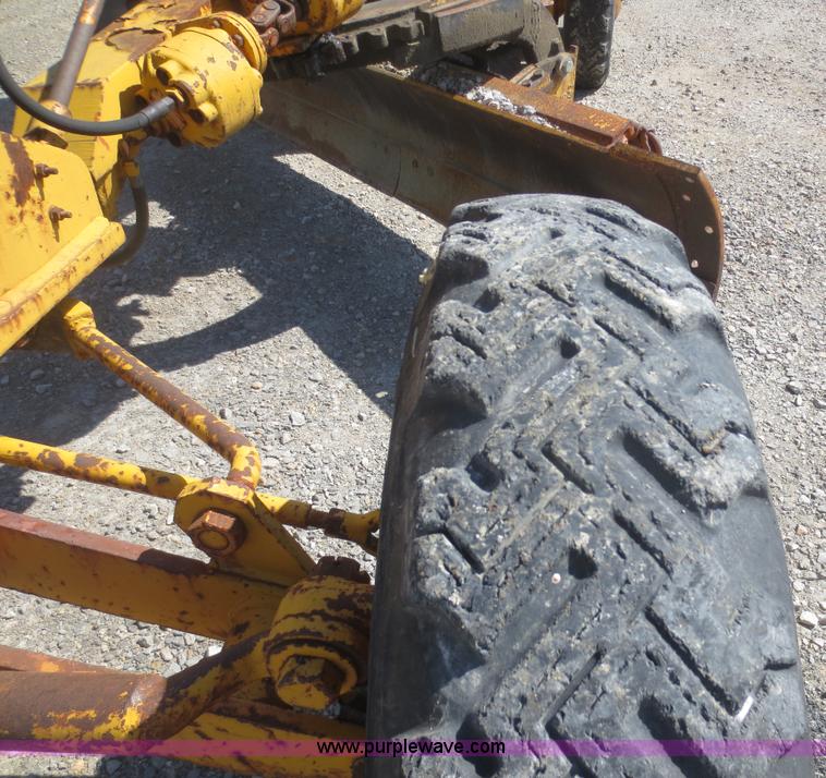 image for item F8235 1968 Allis-Chalmers D motor grader