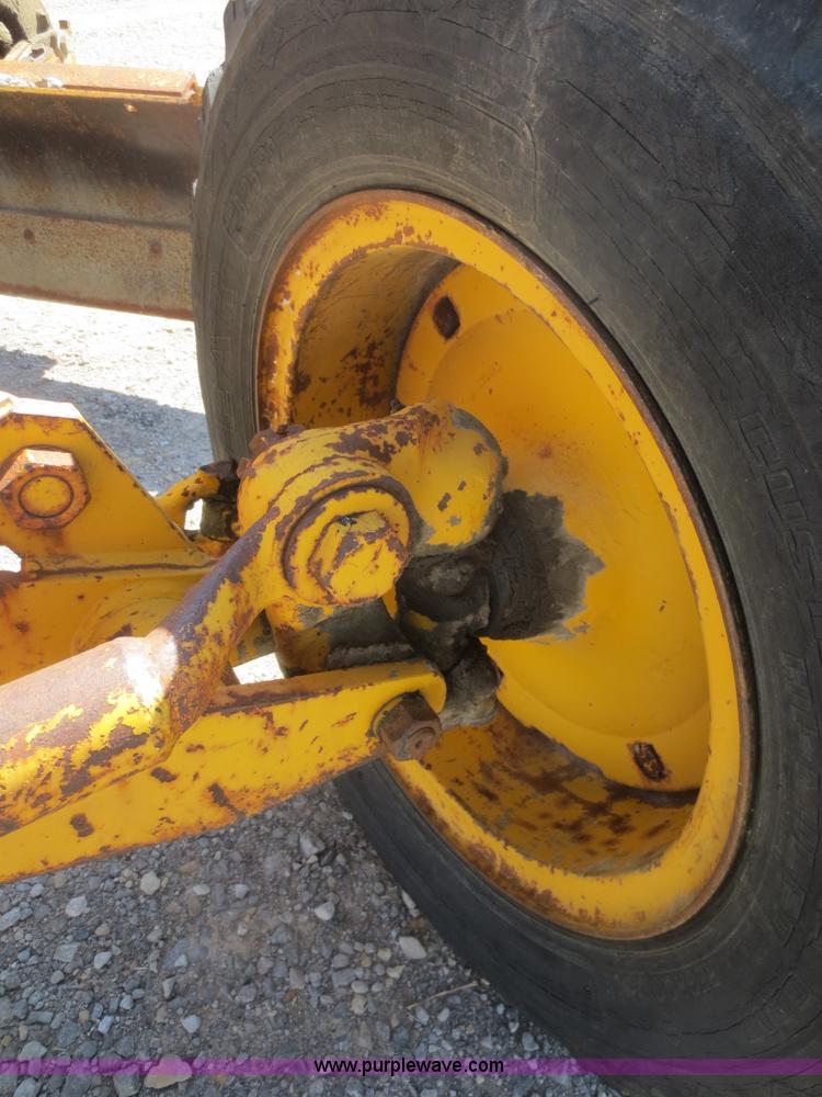 image for item F8235 1968 Allis-Chalmers D motor grader