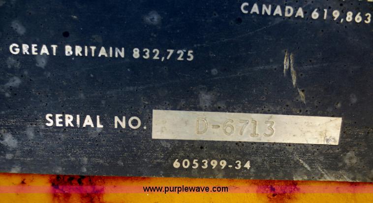 image for item F8235 1968 Allis-Chalmers D motor grader