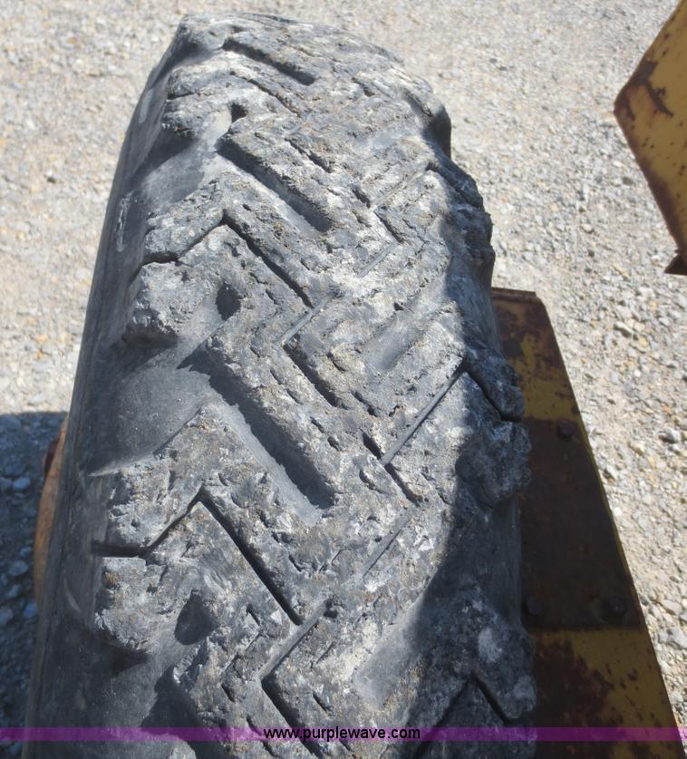 image for item F8235 1968 Allis-Chalmers D motor grader