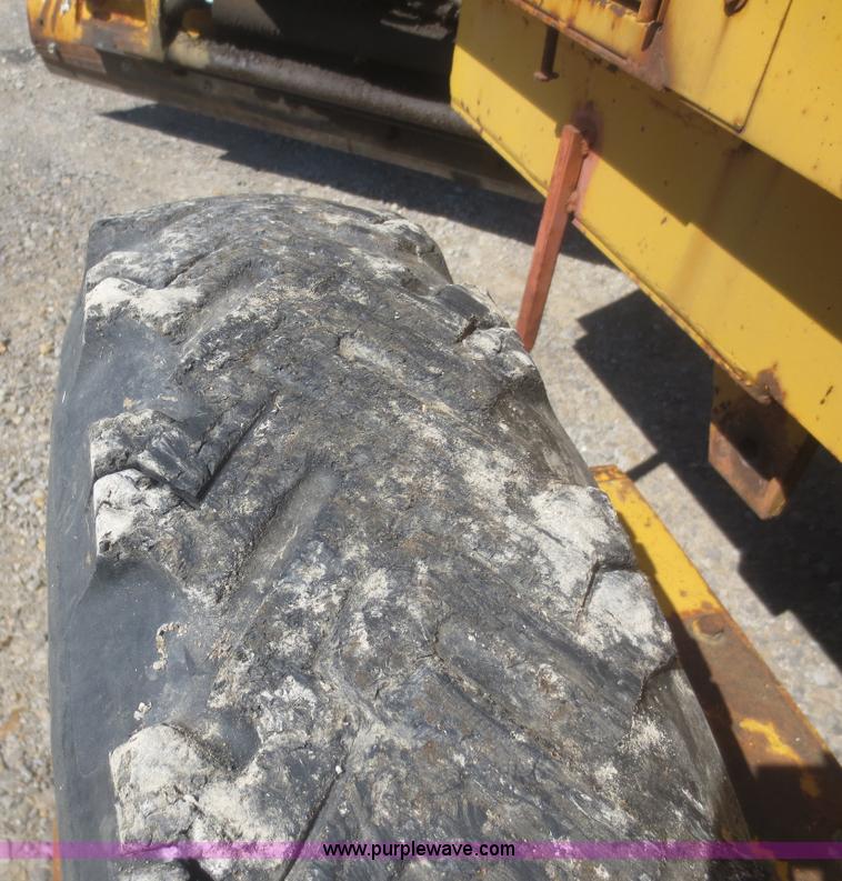 image for item F8235 1968 Allis-Chalmers D motor grader