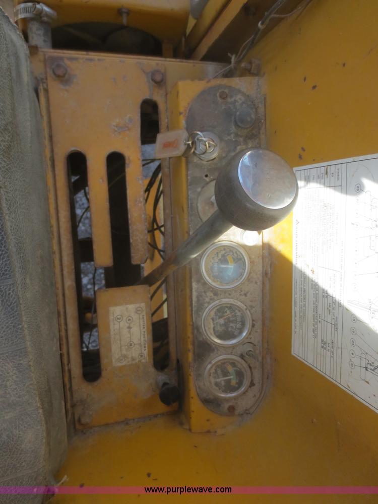 image for item F8235 1968 Allis-Chalmers D motor grader