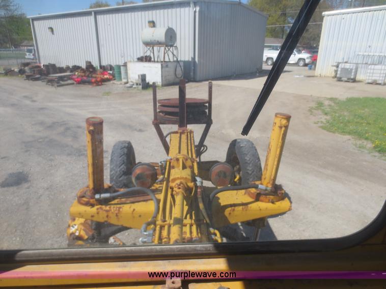 image for item F8235 1968 Allis-Chalmers D motor grader