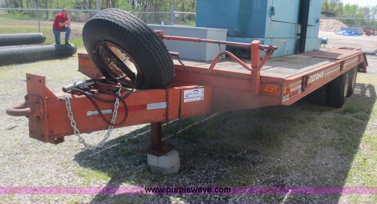 image for item F8241 1985 Donahue D18BR equipment trailer