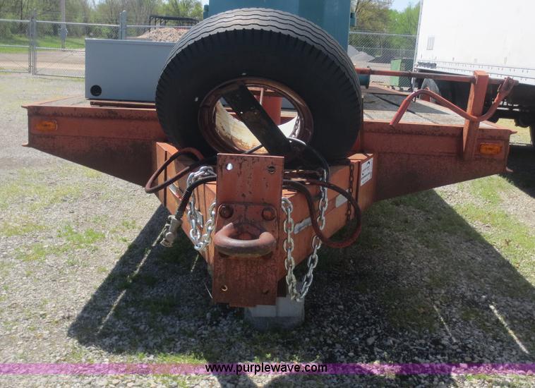 image for item F8241 1985 Donahue D18BR equipment trailer