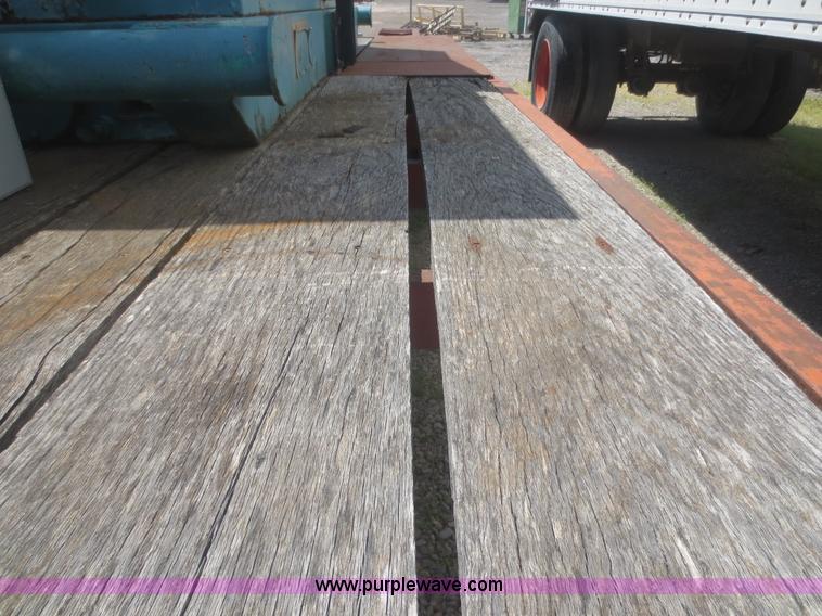 image for item F8241 1985 Donahue D18BR equipment trailer