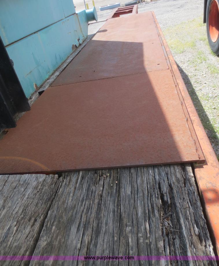 image for item F8241 1985 Donahue D18BR equipment trailer