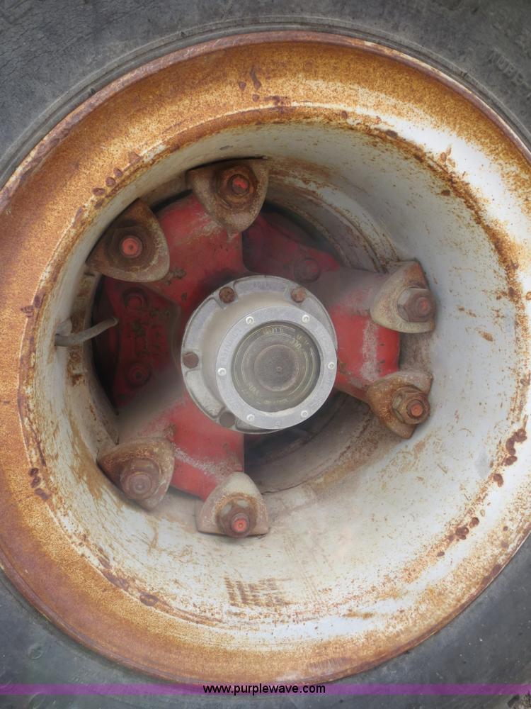 image for item F8241 1985 Donahue D18BR equipment trailer