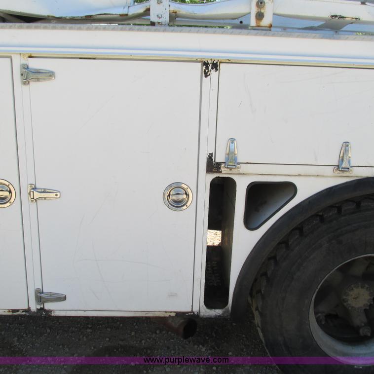 image for item G9305 1995 GMC TopKick service truck