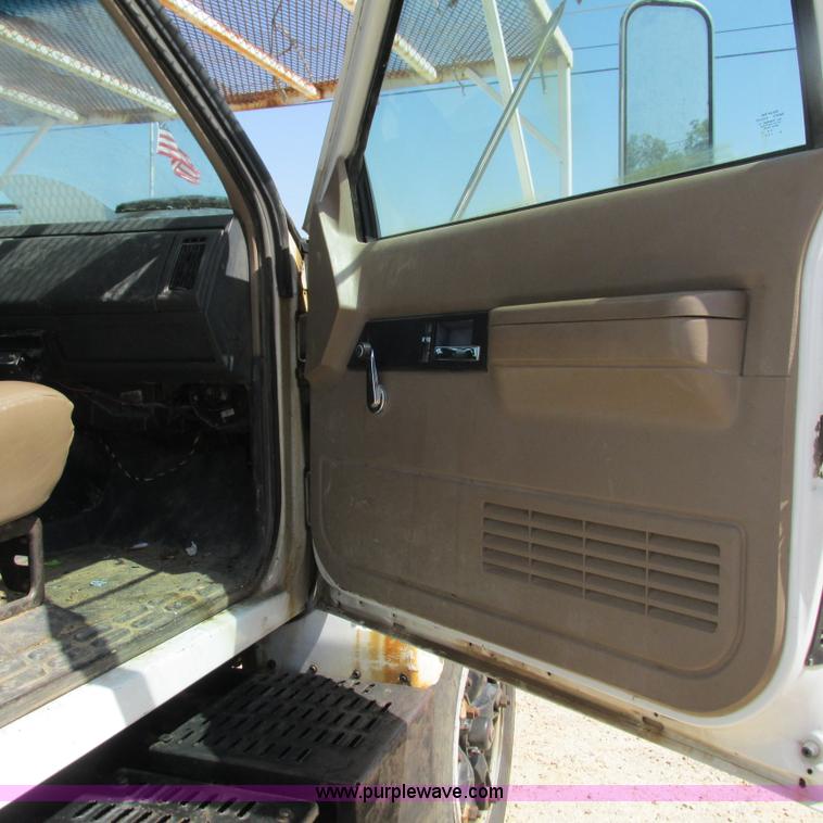 image for item G9305 1995 GMC TopKick service truck