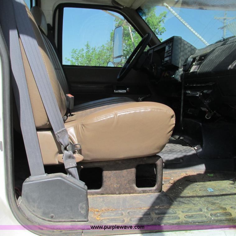 image for item G9305 1995 GMC TopKick service truck