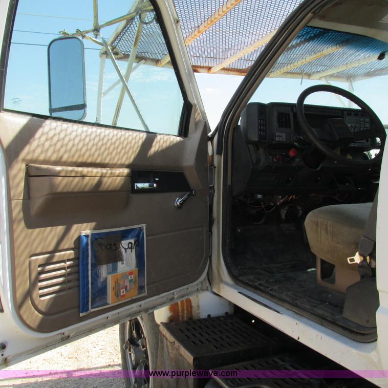 image for item G9305 1995 GMC TopKick service truck