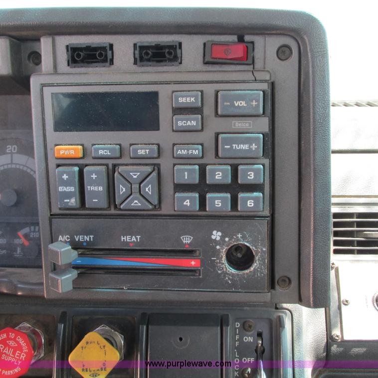 image for item G9305 1995 GMC TopKick service truck