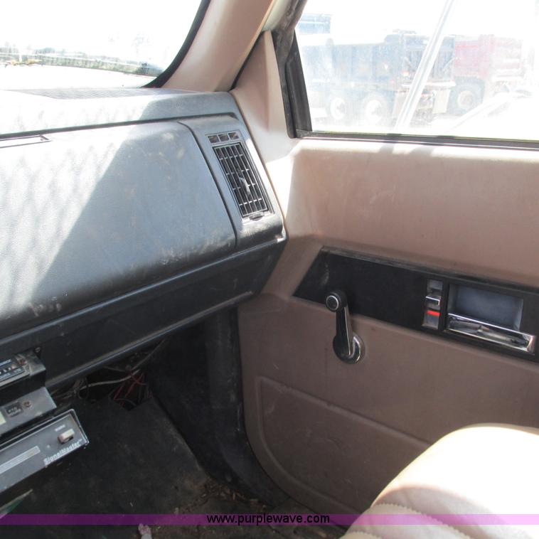 image for item G9305 1995 GMC TopKick service truck