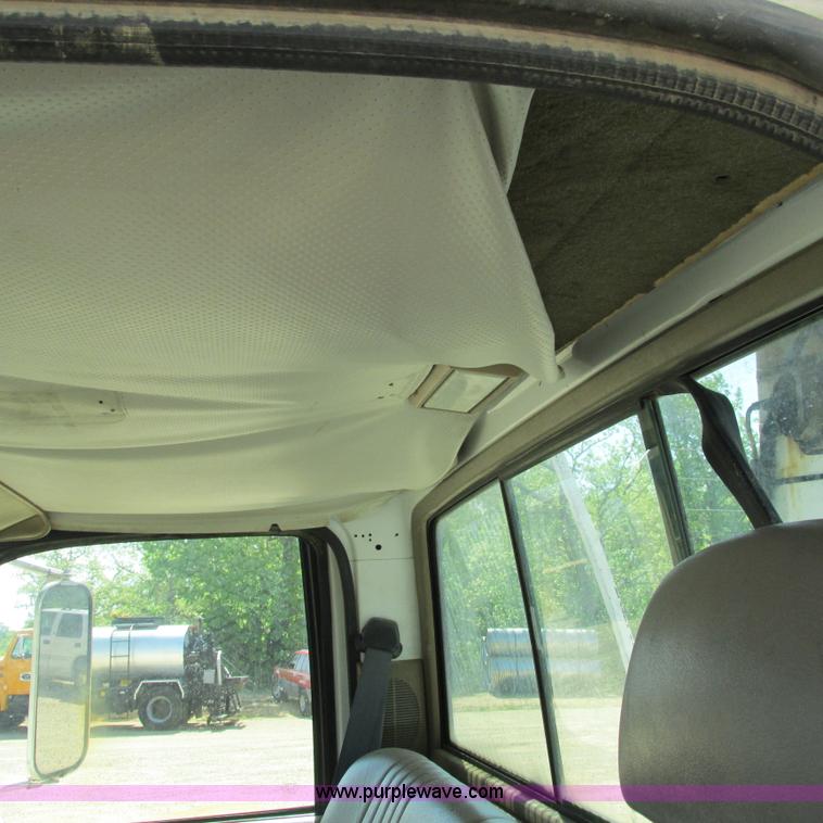 image for item G9305 1995 GMC TopKick service truck