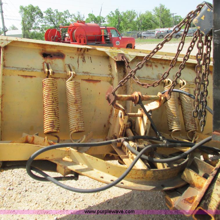 image for item G9306 1996 International 4900 semi truck