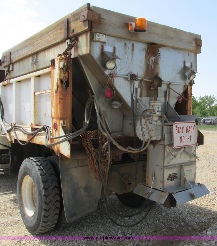 image for item G9306 1996 International 4900 semi truck