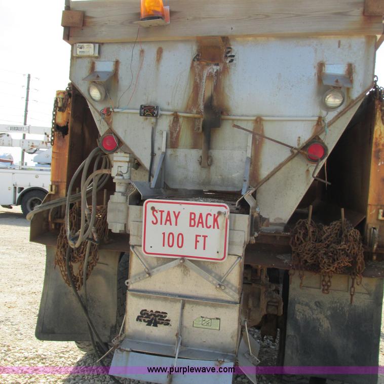 image for item G9306 1996 International 4900 semi truck