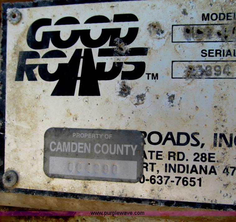 image for item G9306 1996 International 4900 semi truck