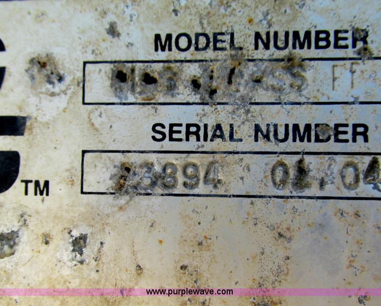 image for item G9306 1996 International 4900 semi truck