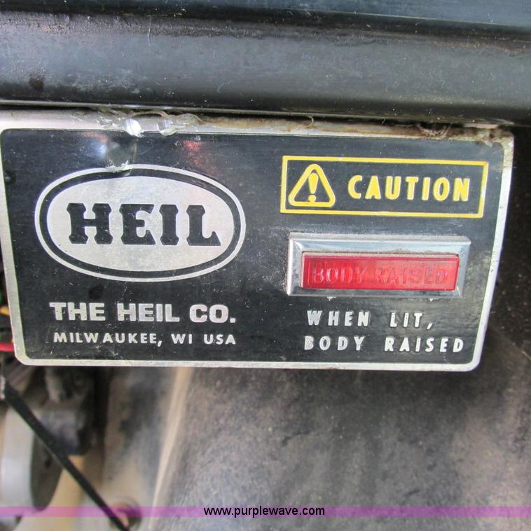 image for item G9306 1996 International 4900 semi truck