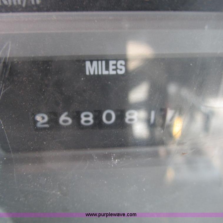 image for item G9306 1996 International 4900 semi truck