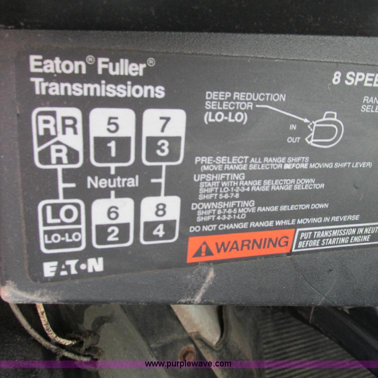 image for item G9306 1996 International 4900 semi truck