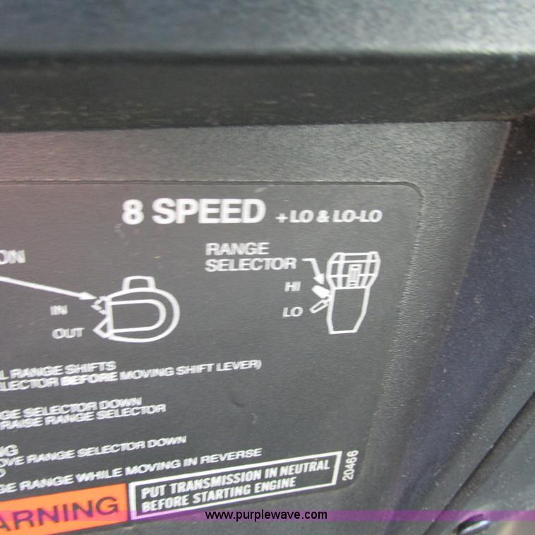 image for item G9306 1996 International 4900 semi truck