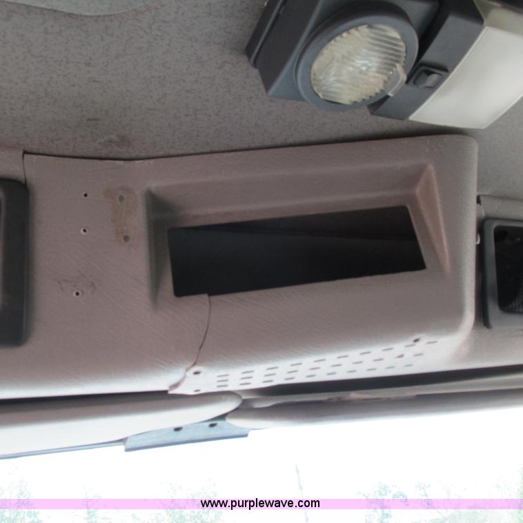 image for item G9306 1996 International 4900 semi truck