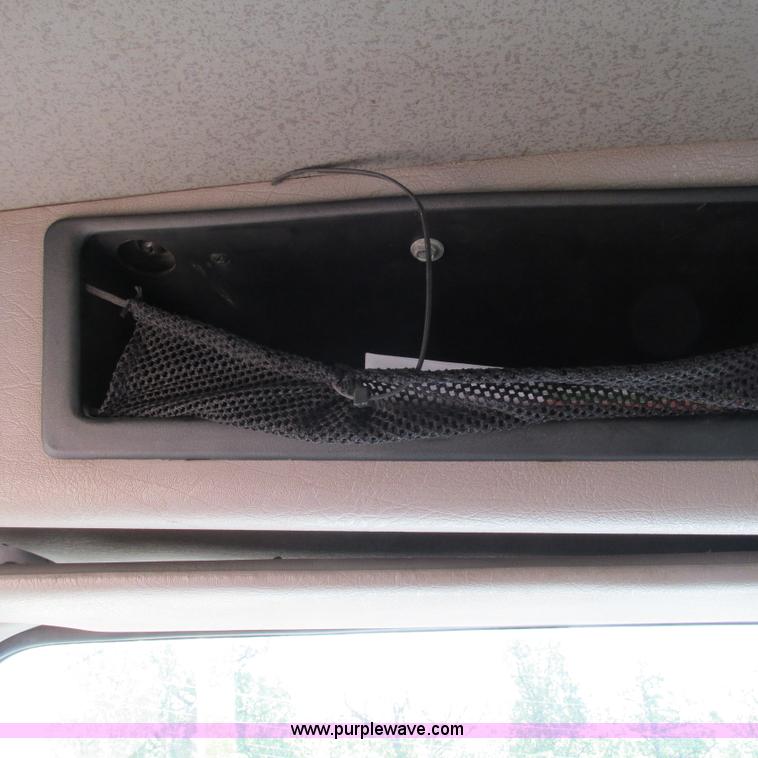 image for item G9306 1996 International 4900 semi truck