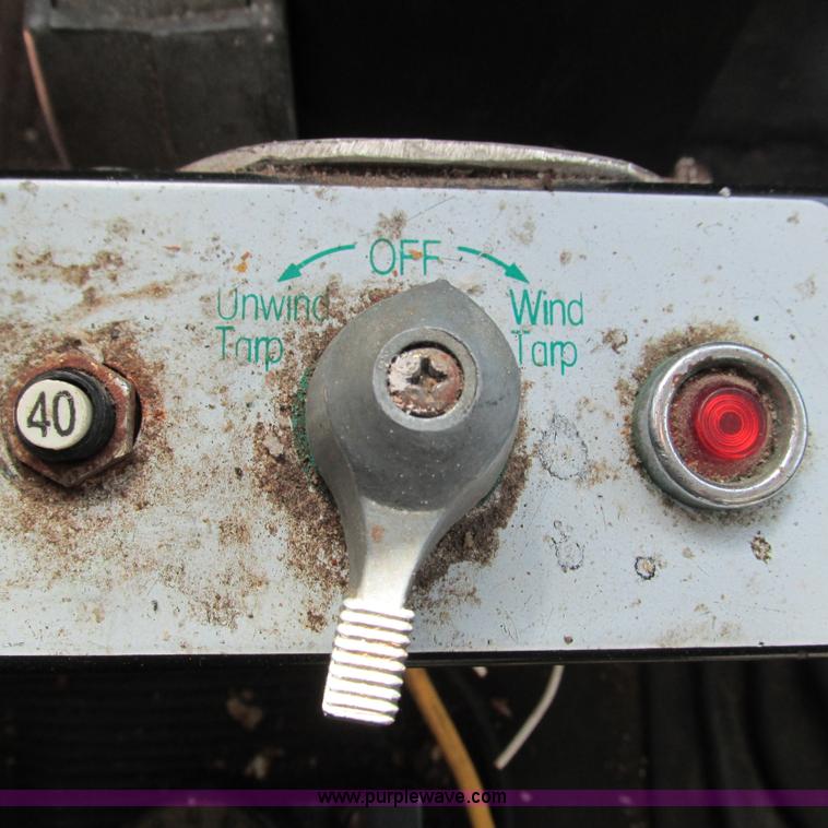 image for item G9306 1996 International 4900 semi truck