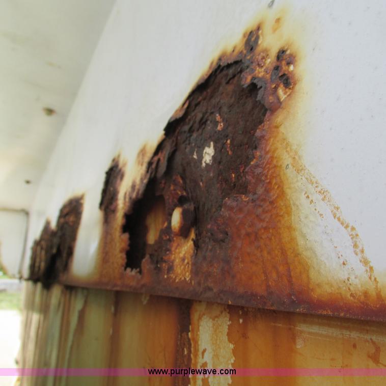 image for item G9306 1996 International 4900 semi truck