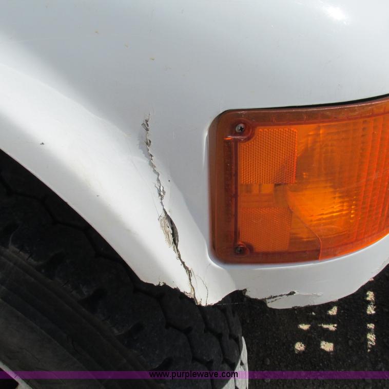 image for item G9306 1996 International 4900 semi truck