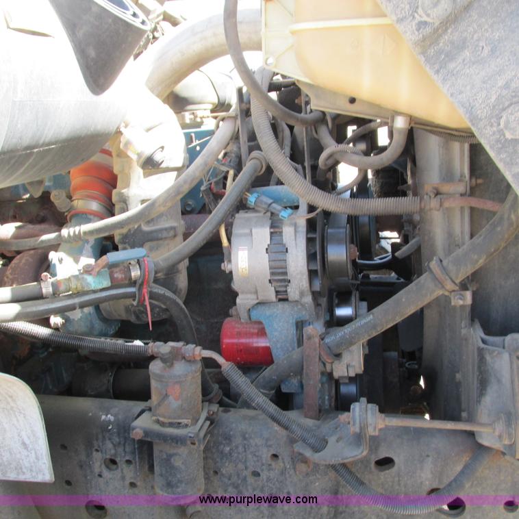 image for item G9306 1996 International 4900 semi truck