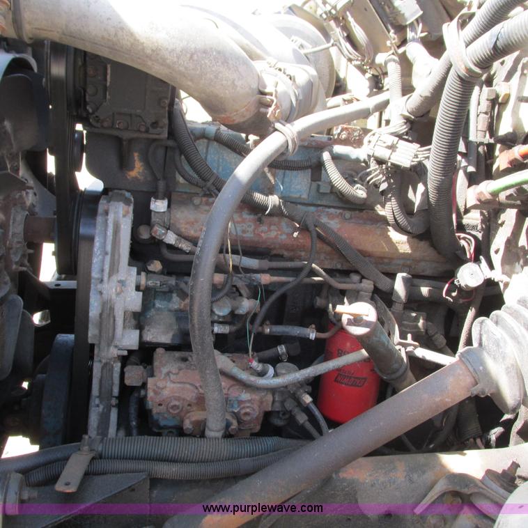 image for item G9306 1996 International 4900 semi truck