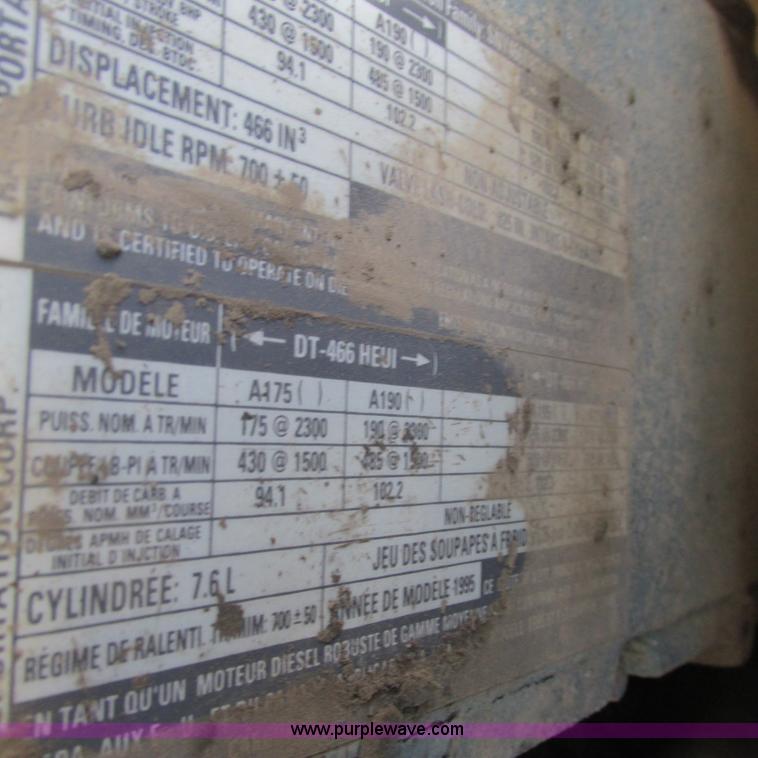 image for item G9306 1996 International 4900 semi truck