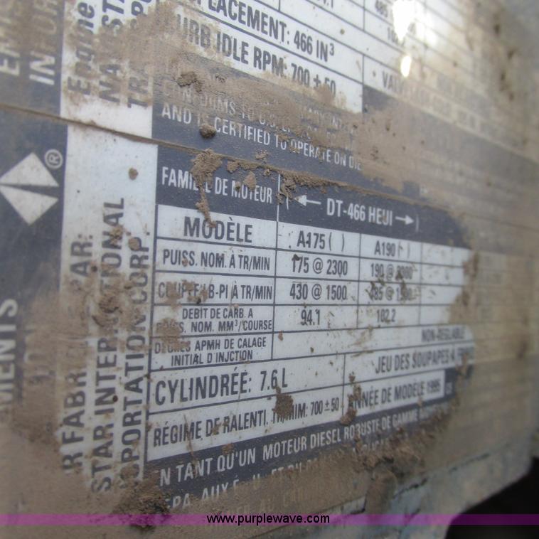 image for item G9306 1996 International 4900 semi truck