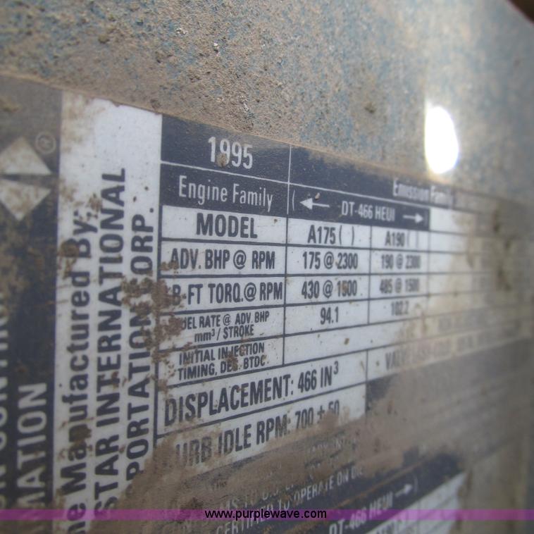 image for item G9306 1996 International 4900 semi truck