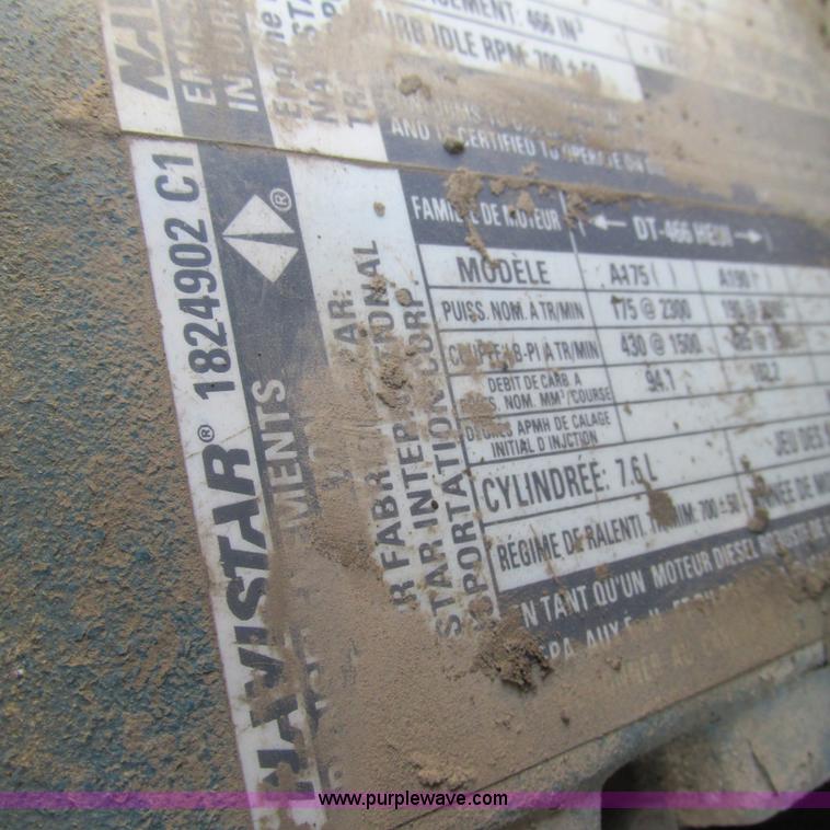 image for item G9306 1996 International 4900 semi truck