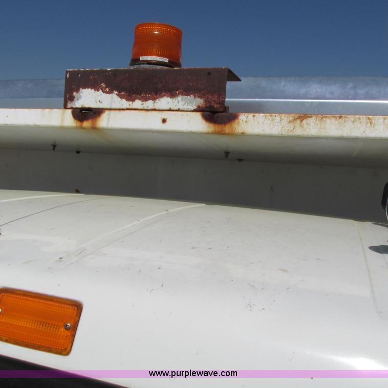 image for item G9306 1996 International 4900 semi truck